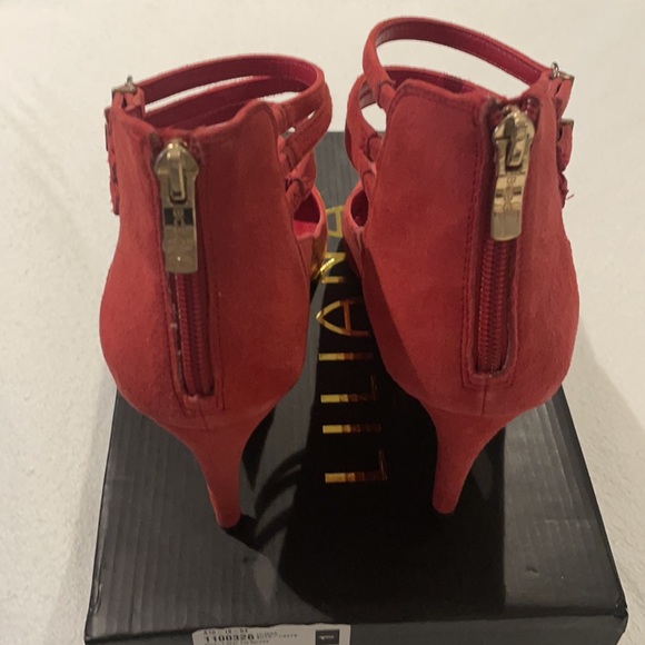 BCBGENERATION Red strap ankle felt high heels 8M. - Picture 3 of 9